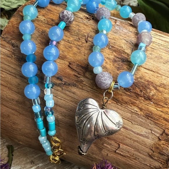 Blue crystal and lepidolite heart chunky charm necklace - Picture 2 of 3